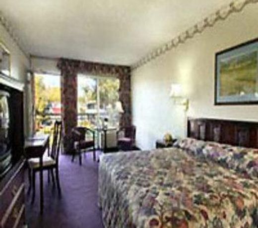 Howard Johnson by Wyndham Albany