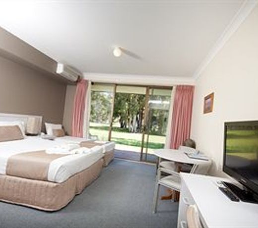 Island Palms Motor Inn