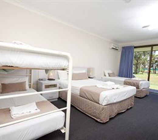 Island Palms Motor Inn