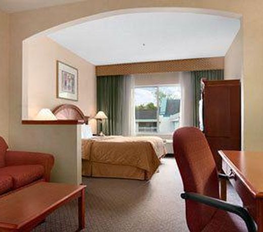 Days Inn & Suites by Wyndham Albany