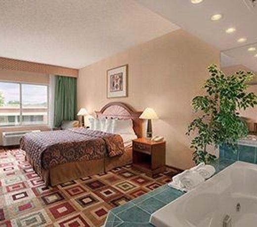 Days Inn & Suites by Wyndham Albany