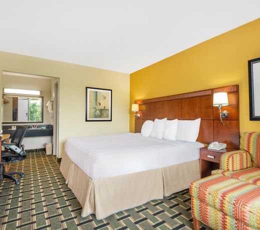 Days Inn by Wyndham Knoxville East