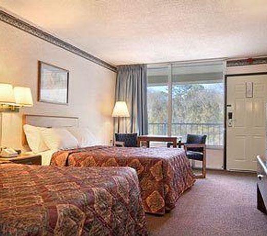 Days Inn by Wyndham Knoxville East
