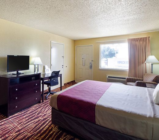 Econolodge Inn & Suites Downtown Northeast