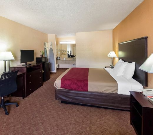 Econolodge Inn & Suites Downtown Northeast