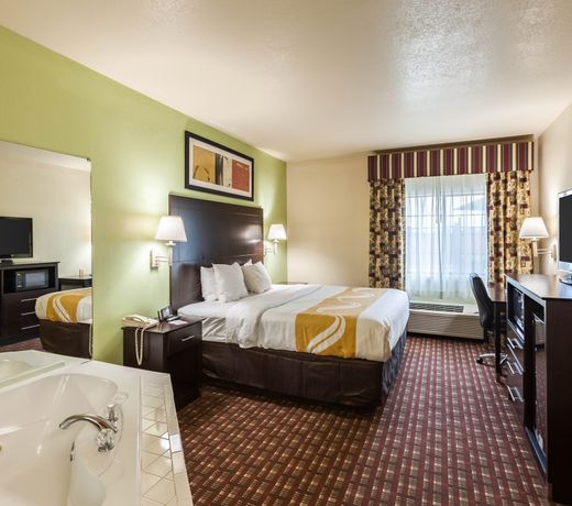 Quality Inn Near Seaworld - Lackland