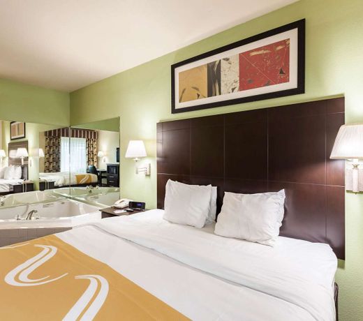Quality Inn Near Seaworld - Lackland