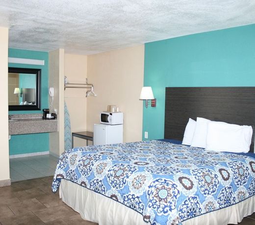 Pinn Road Inn and Suites Lackland AFB and Seaworld