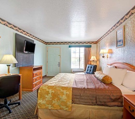 Travelodge by Wyndham San Antonio Lackland A F B