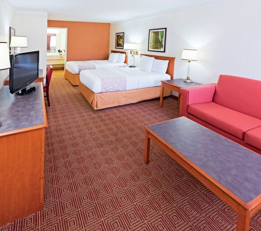 Super 8 by Wyndham San Antonio Near SeaWorld Ingram Park