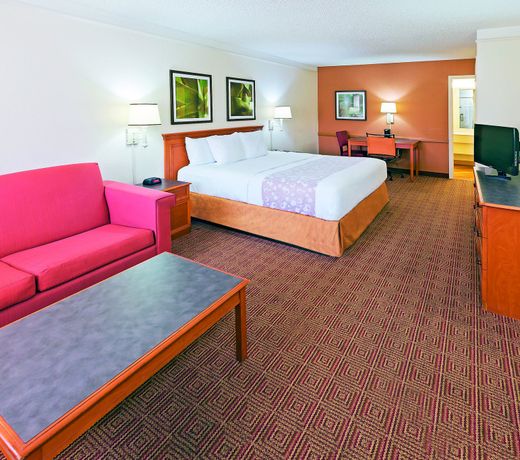 Super 8 by Wyndham San Antonio Near SeaWorld Ingram Park