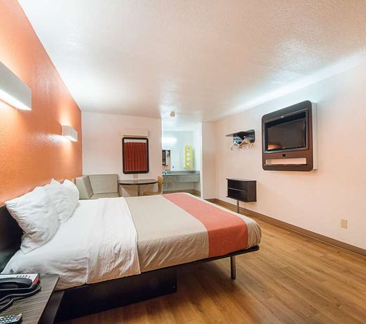 Motel 6-San Antonio, TX - Fiesta Trails