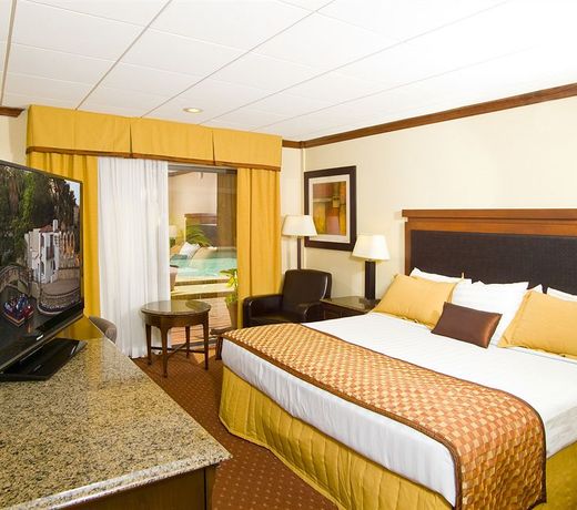Riverwalk Plaza Hotel