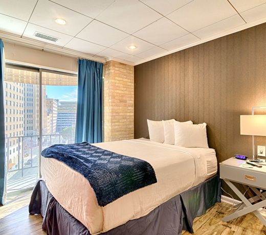 Riverwalk Plaza Hotel
