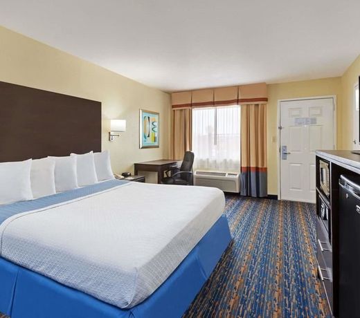 Days Inn by Wyndham San Antonio Northwest/Seaworld