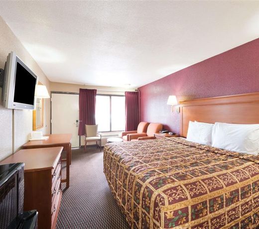 Days Inn by Wyndham San Antonio Splashtown/ATT Center