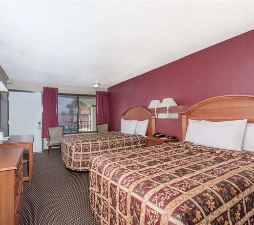 Days Inn by Wyndham San Antonio Splashtown/ATT Center