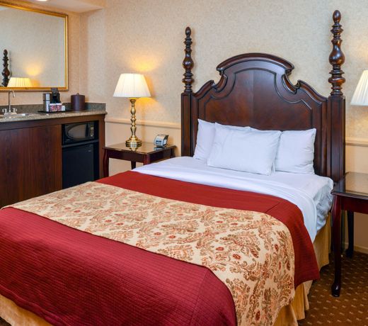 Azure Hotel&Suites Ontario Trademark Collection by Wyndham