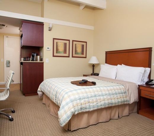 Red Cottage Inn & Suites