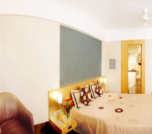Hotel Golden Swan