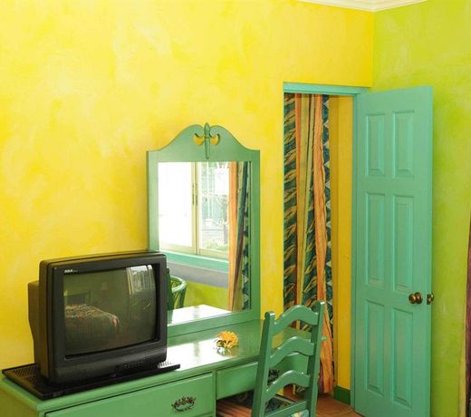 Doctors Cave Beach Hotel