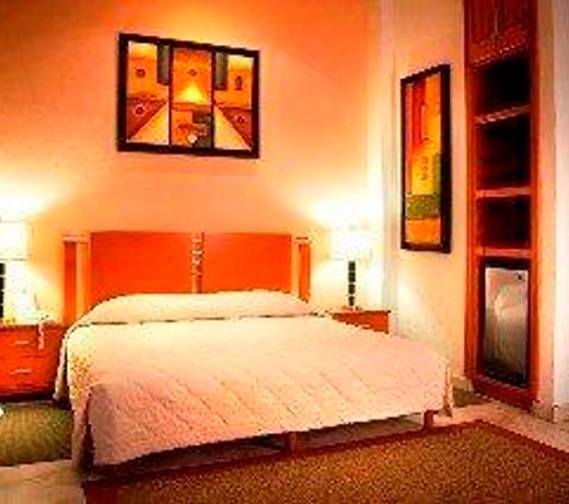 Estanza Hotel & Suites