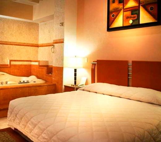 Estanza Hotel & Suites