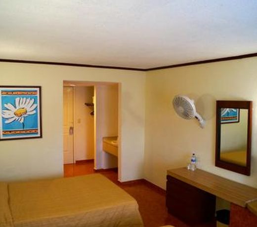 Hotel & Suites Villa del Sol