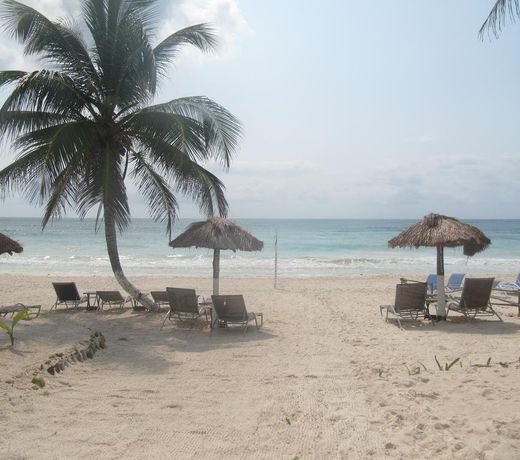 PARAYSO BEACH HOTEL