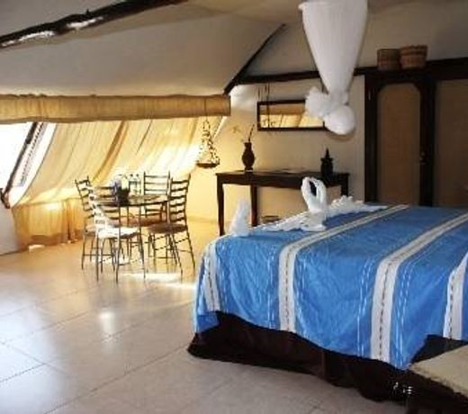 PARAYSO BEACH HOTEL