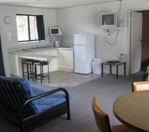 RIVER VILLAGE MOTEL & HOLIDAY UNITS