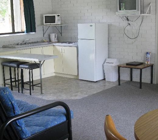 RIVER VILLAGE MOTEL & HOLIDAY UNITS