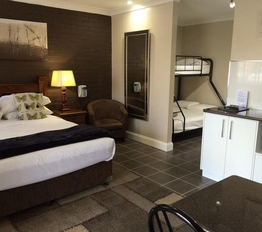 Country Leisure Motor Inn