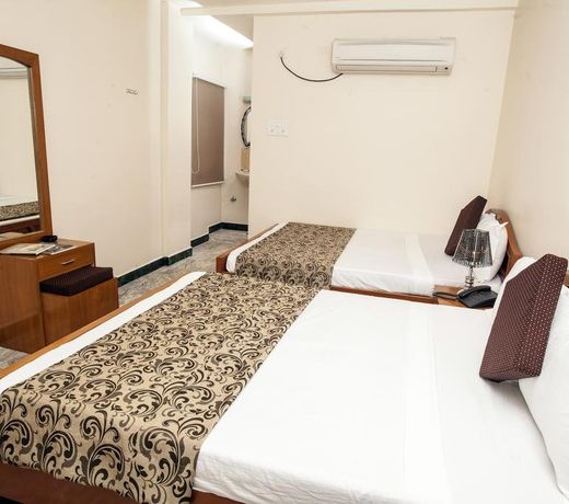 Hotel Rathnavel Towers
