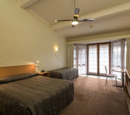 Barclay Motor Inn