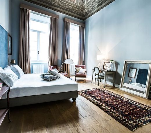 Soprarno Suites