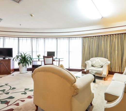 Royalty hotel