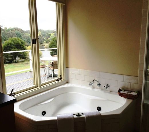 Lakeside Spa Studio Daylesford