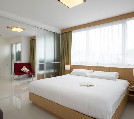 Modern Thai Suites Hotel