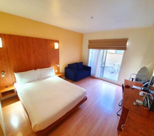 Holiday Inn Dandenong, an IHG Hotel