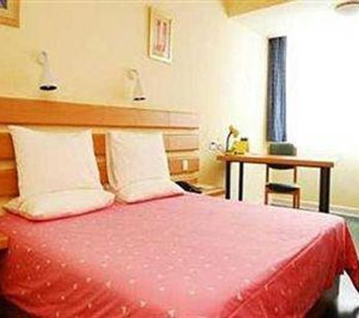 Home Inn East Railway Station - Kunming