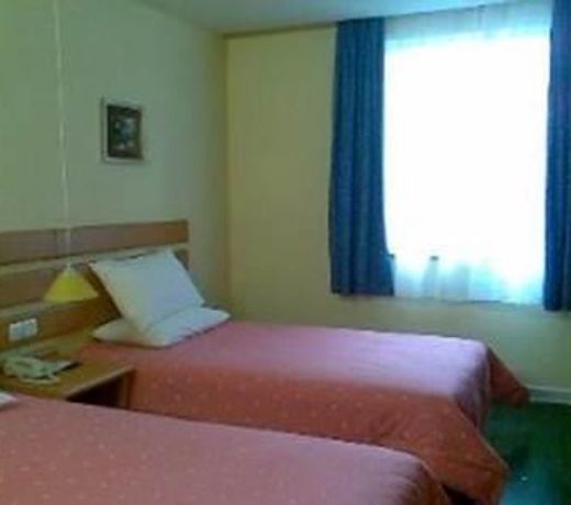 Home Inn East Railway Station - Kunming