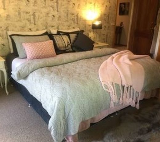 Green Gables B&B Anne loves Paris