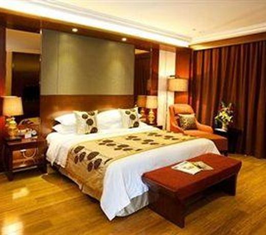 Golden Eagle Summit Hotel