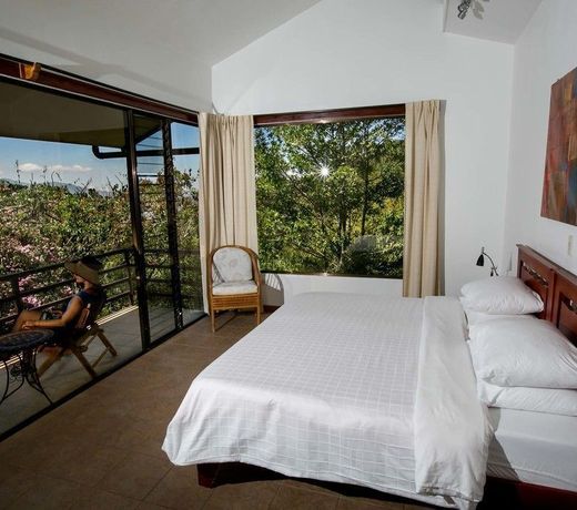 Pura Vida Hotel