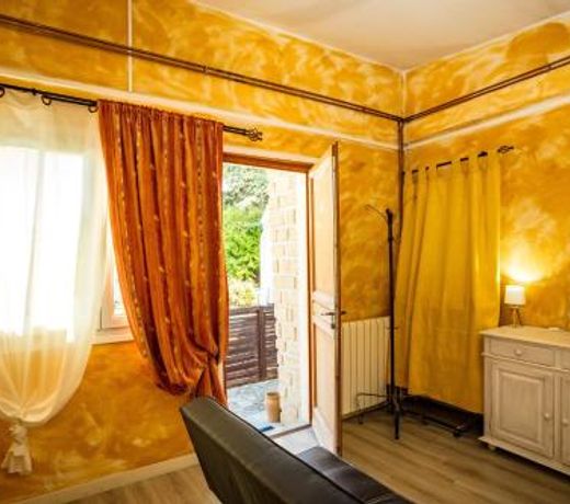 LOGIS HOTEL RESTAURANT L' Auberge d'Uzes