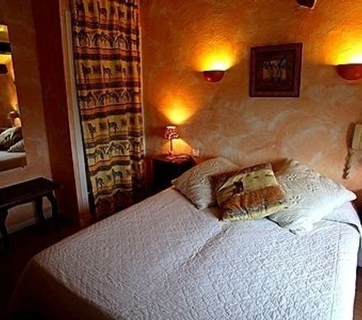LOGIS HOTEL RESTAURANT L' Auberge d'Uzes