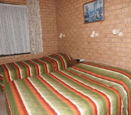Lone Pine Motel