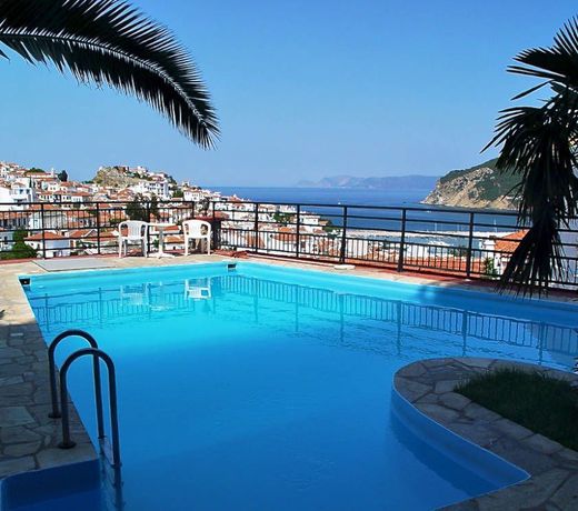 Denise Hotel