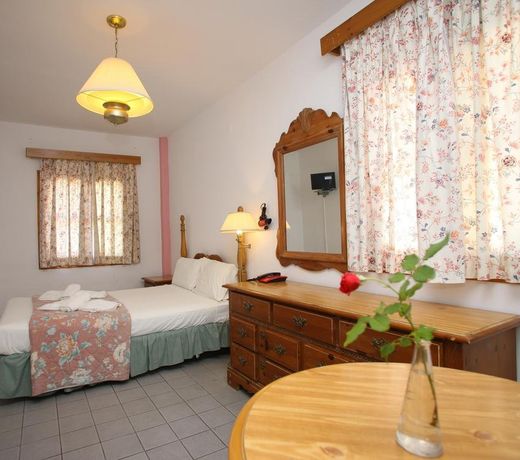Dolphin Hotel